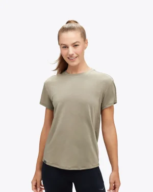 HOKA® Tops & T-Shirts^Essential Tee